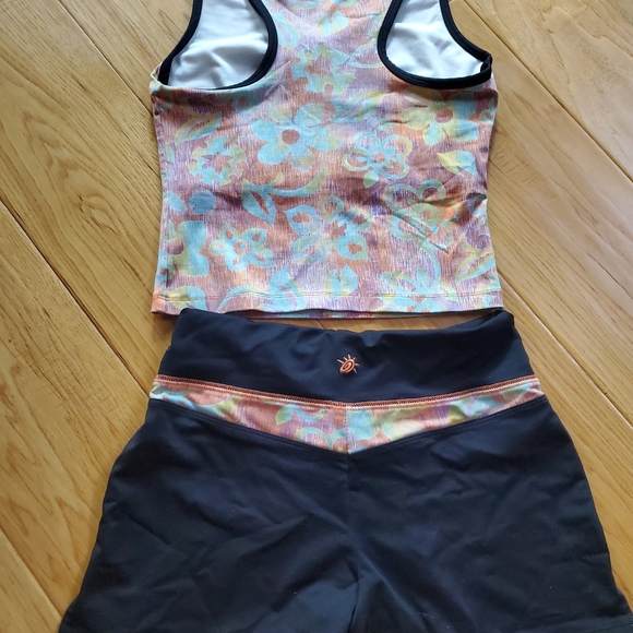 Active were shorts and top - Picture 5 of 10